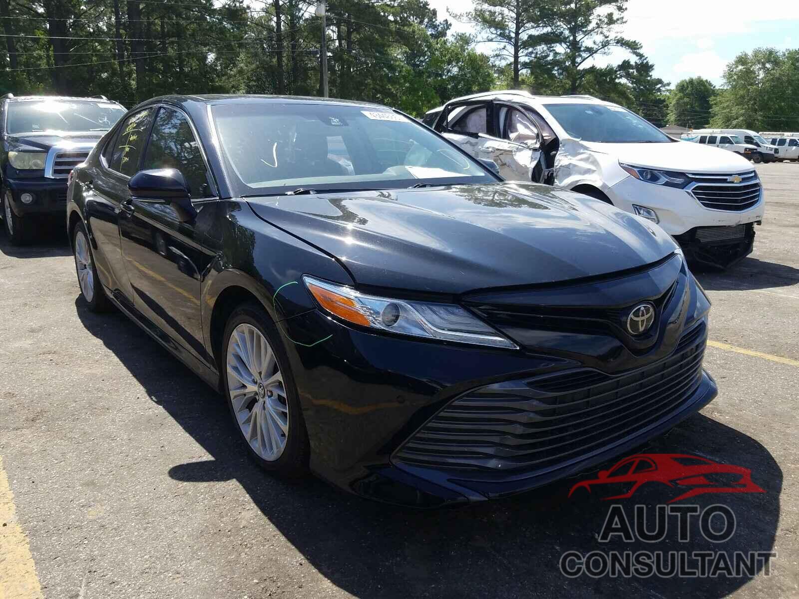 TOYOTA CAMRY 2018 - 4T1B11HKXJU056115