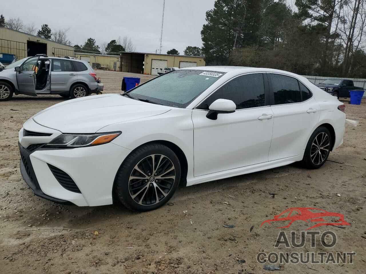 TOYOTA CAMRY 2018 - 4T1B11HK1JU038392