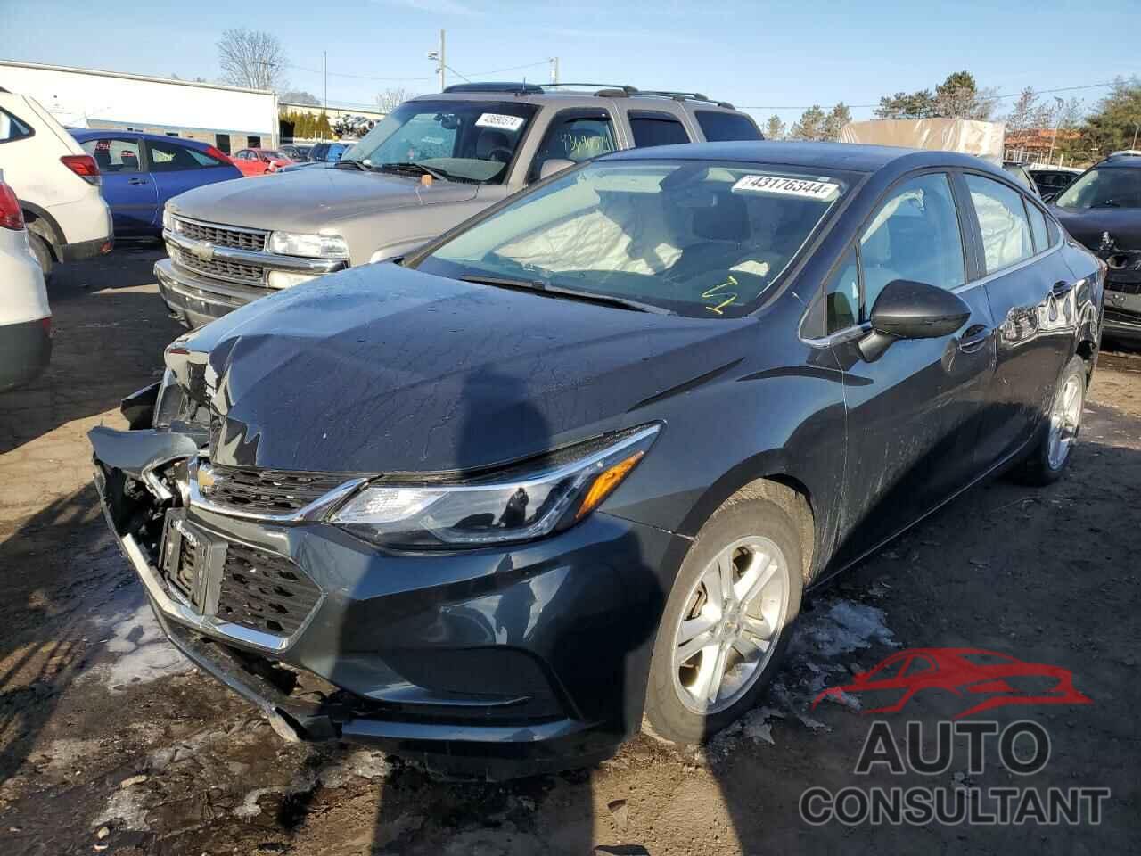 CHEVROLET CRUZE 2018 - 1G1BE5SM6J7163891