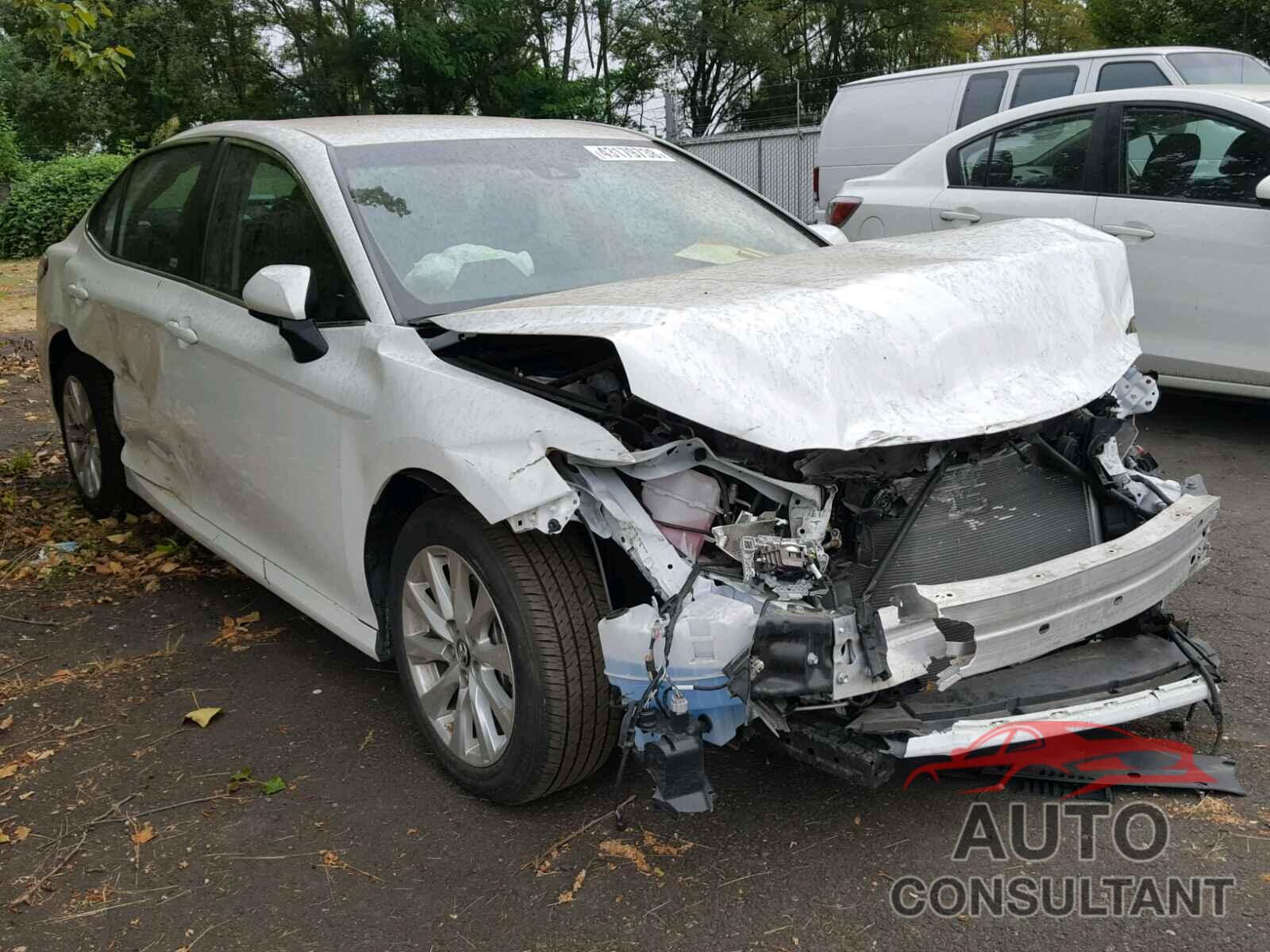 TOYOTA CAMRY 2018 - 4T1B11HK5JU509993