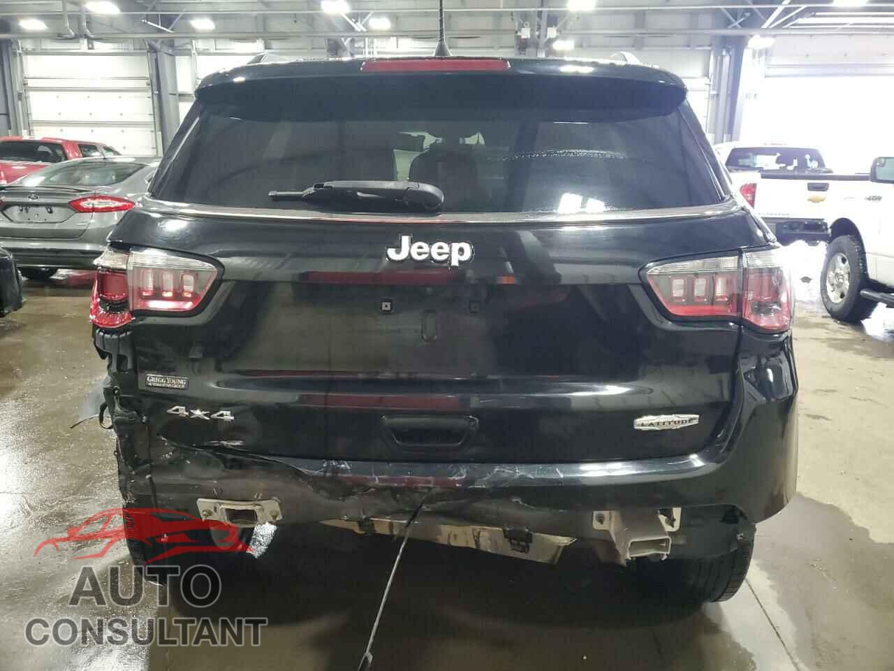 JEEP COMPASS 2018 - 3C4NJDBB9JT185100