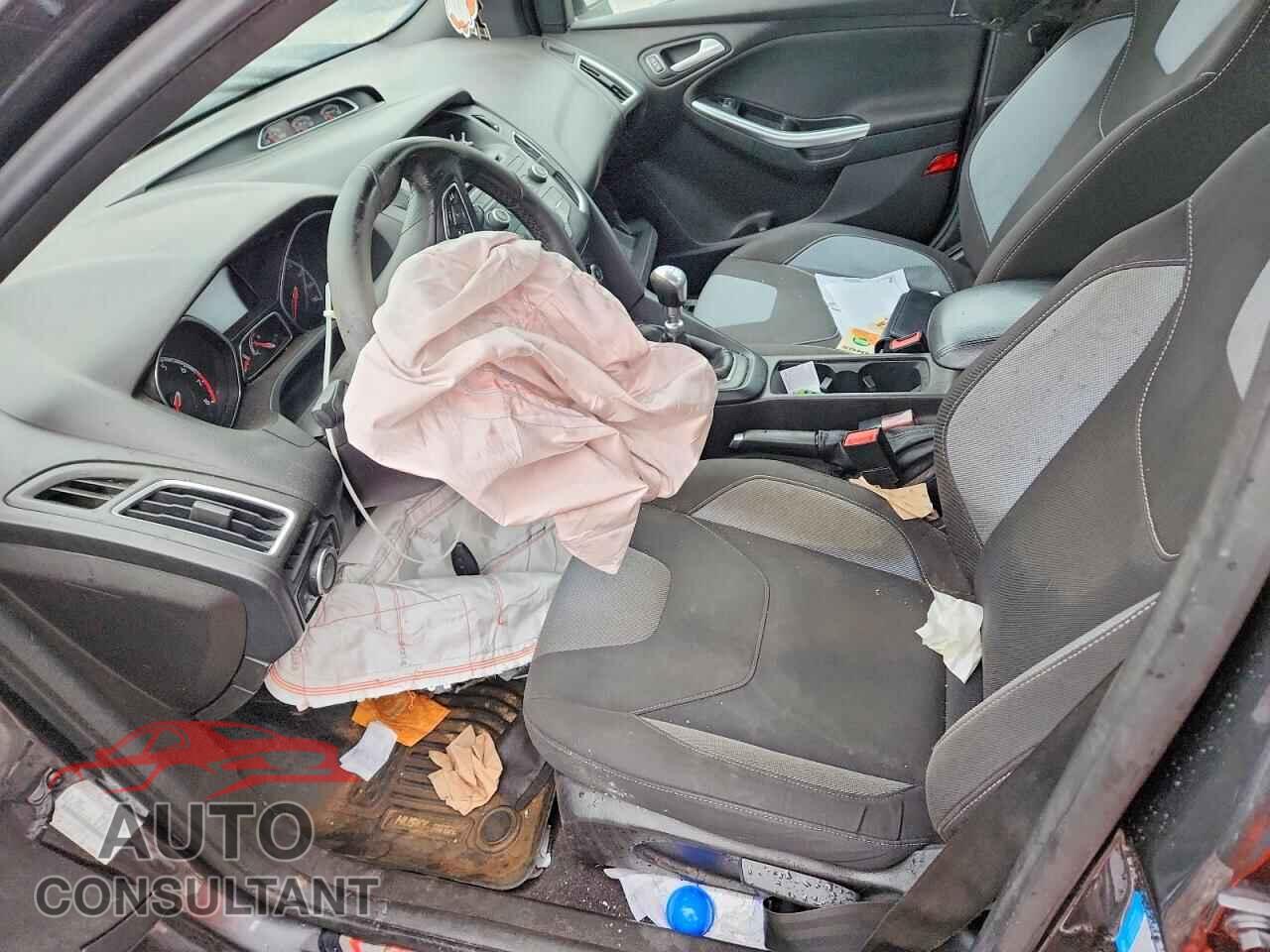 FORD FOCUS 2017 - 1FADP3L95HL236796