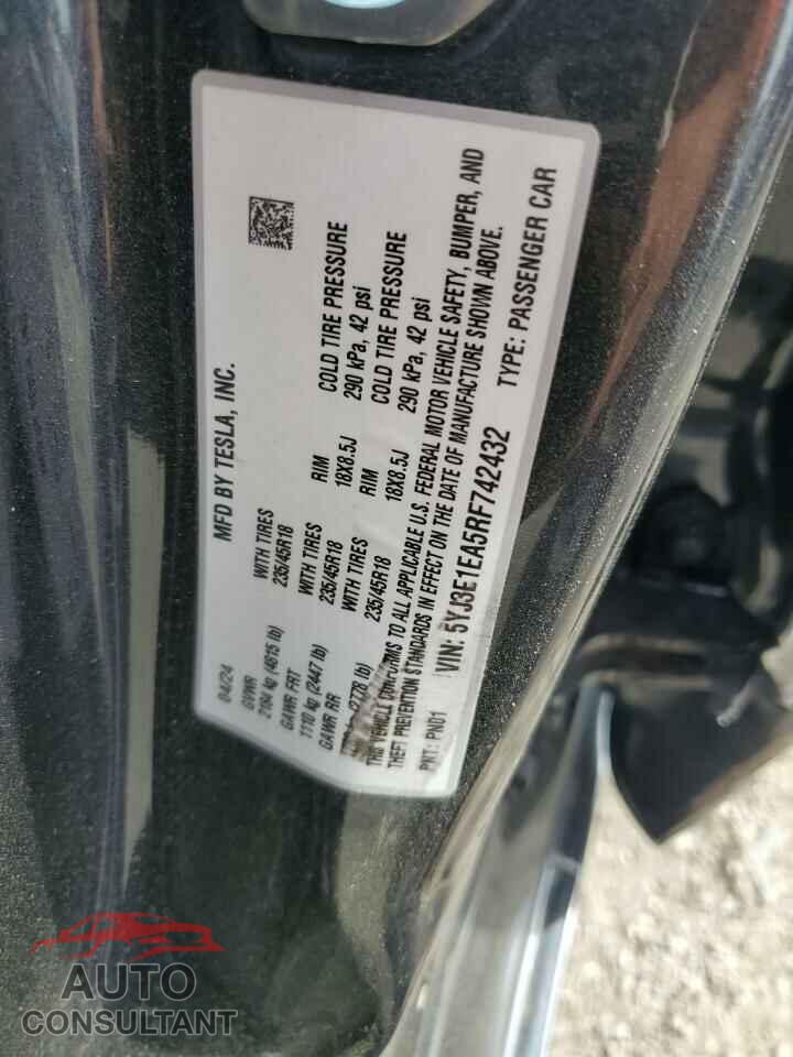 TESLA MODEL 3 2024 - 5YJ3E1EA5RF742432