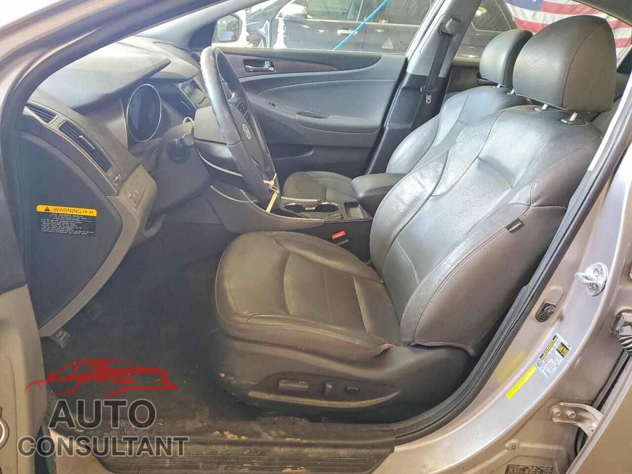 HYUNDAI SONATA 2012 - KMHEC4A49CA036334