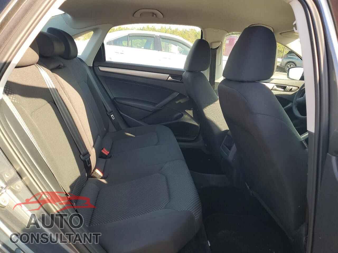 VOLKSWAGEN PASSAT 2015 - 1VWAT7A38FC043163