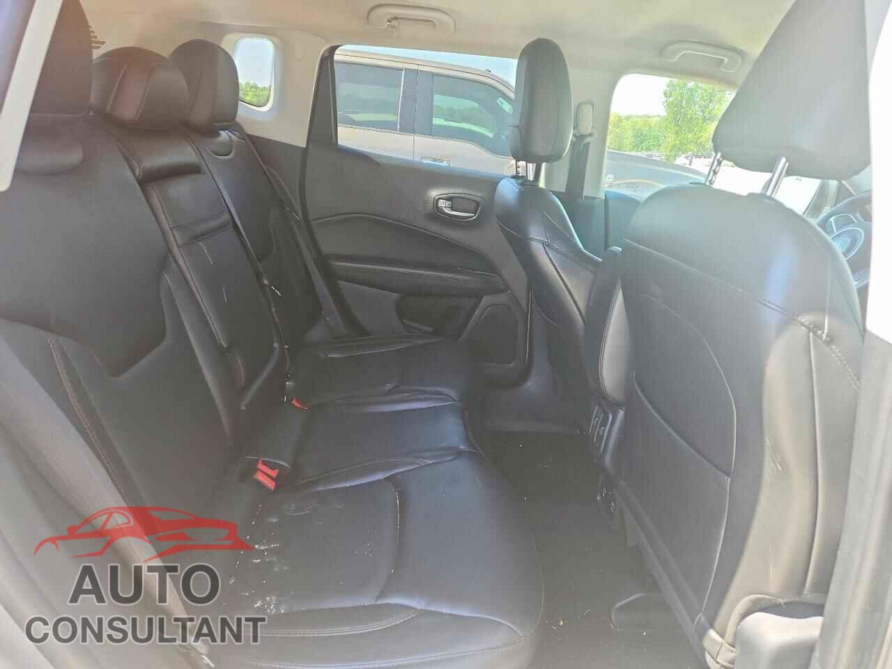 JEEP COMPASS 2018 - 3C4NJDCB5JT354785
