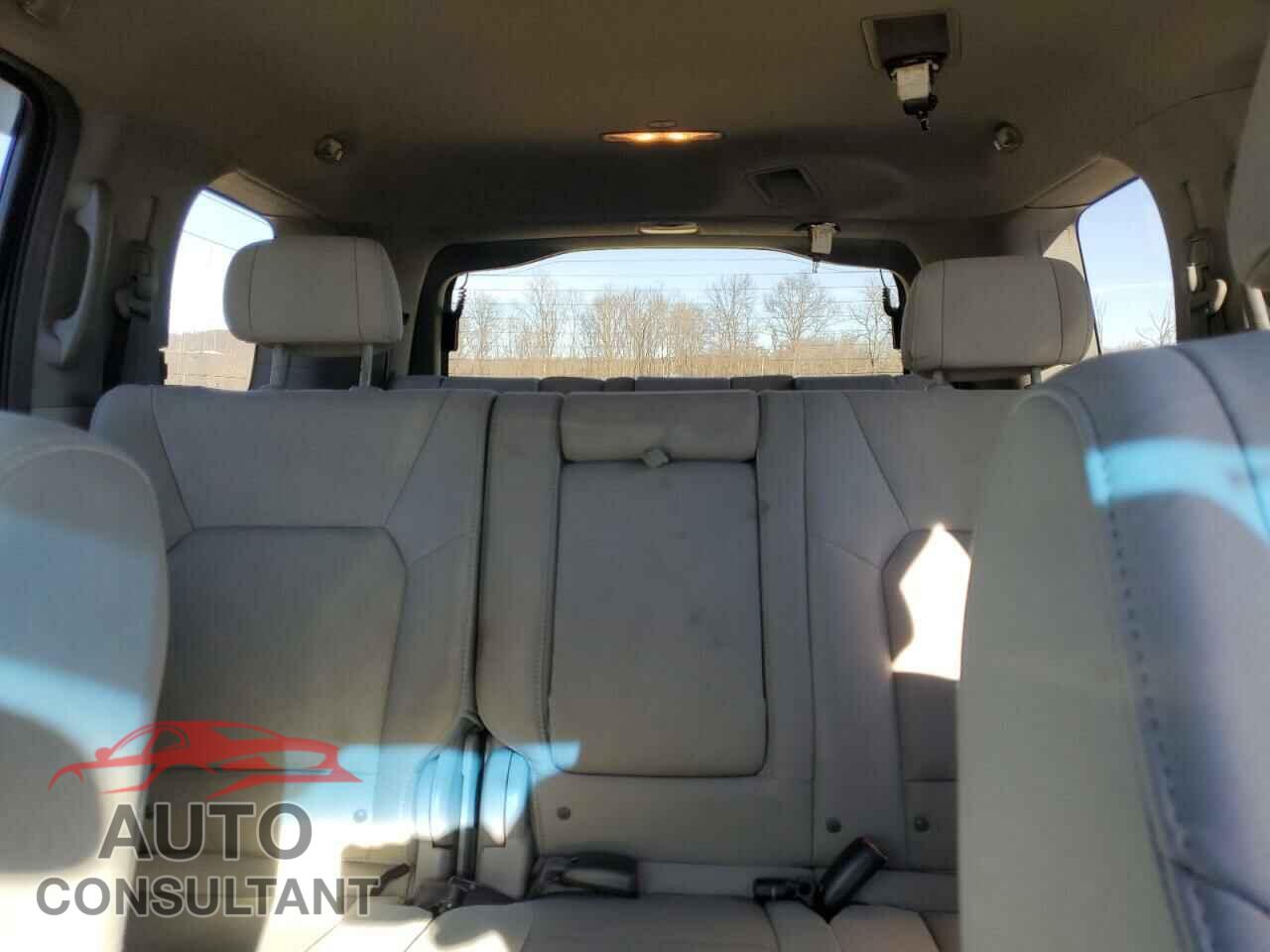 HONDA PILOT 2011 - 5FNYF4H21BB043667