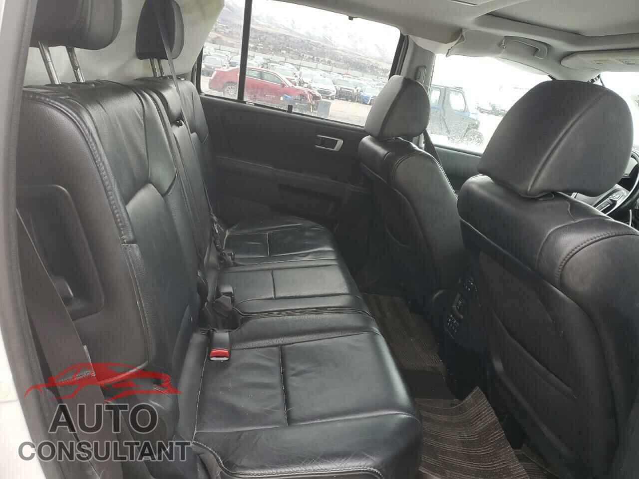 HONDA PILOT 2014 - 5FNYF4H99EB045328