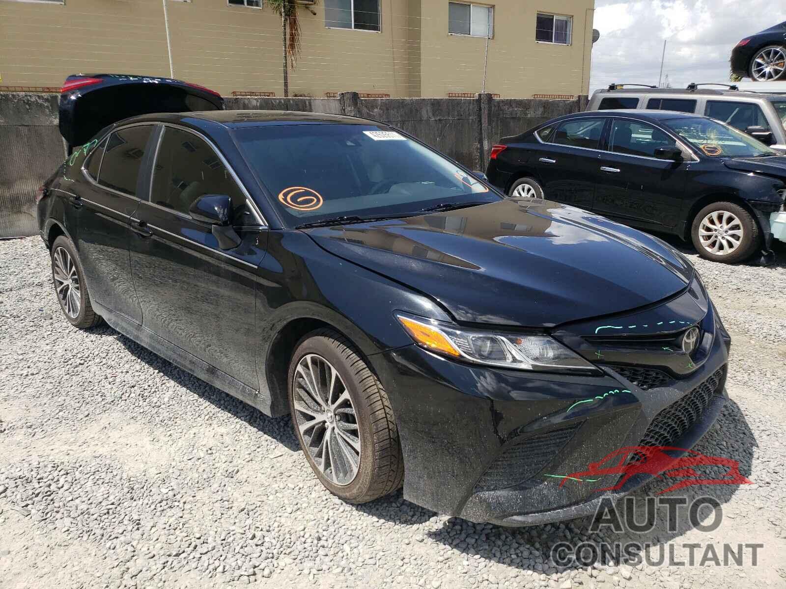 TOYOTA CAMRY 2018 - 4T1B11HK6JU674385