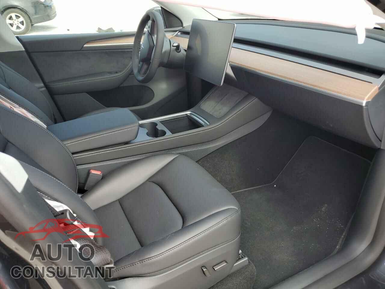 TESLA MODEL Y 2024 - 7SAYGDEE3RF991352