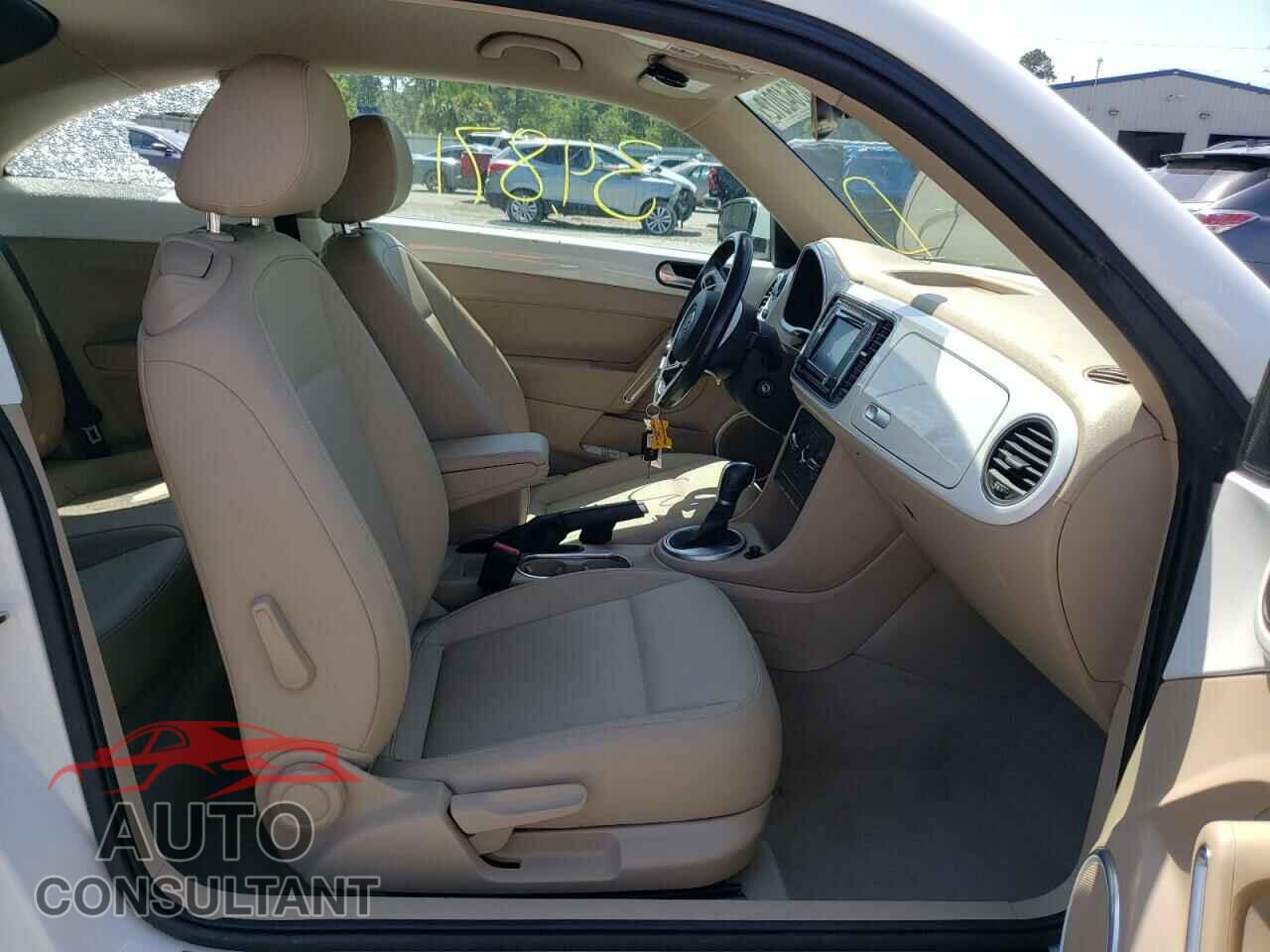VOLKSWAGEN BEETLE 2016 - 3VWJ17AT4GM615237