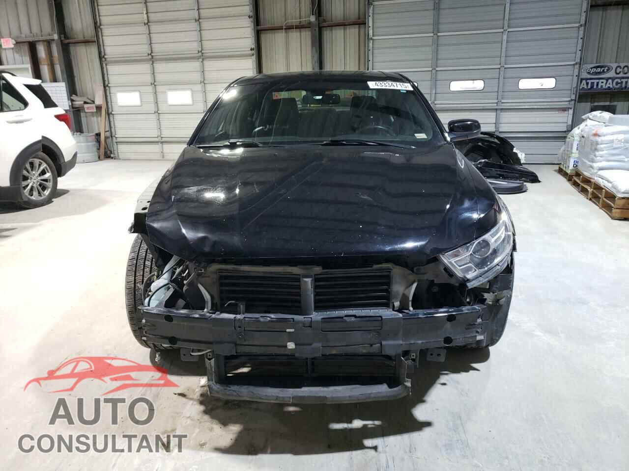 FORD TAURUS 2018 - 1FAHP2E85JG134817
