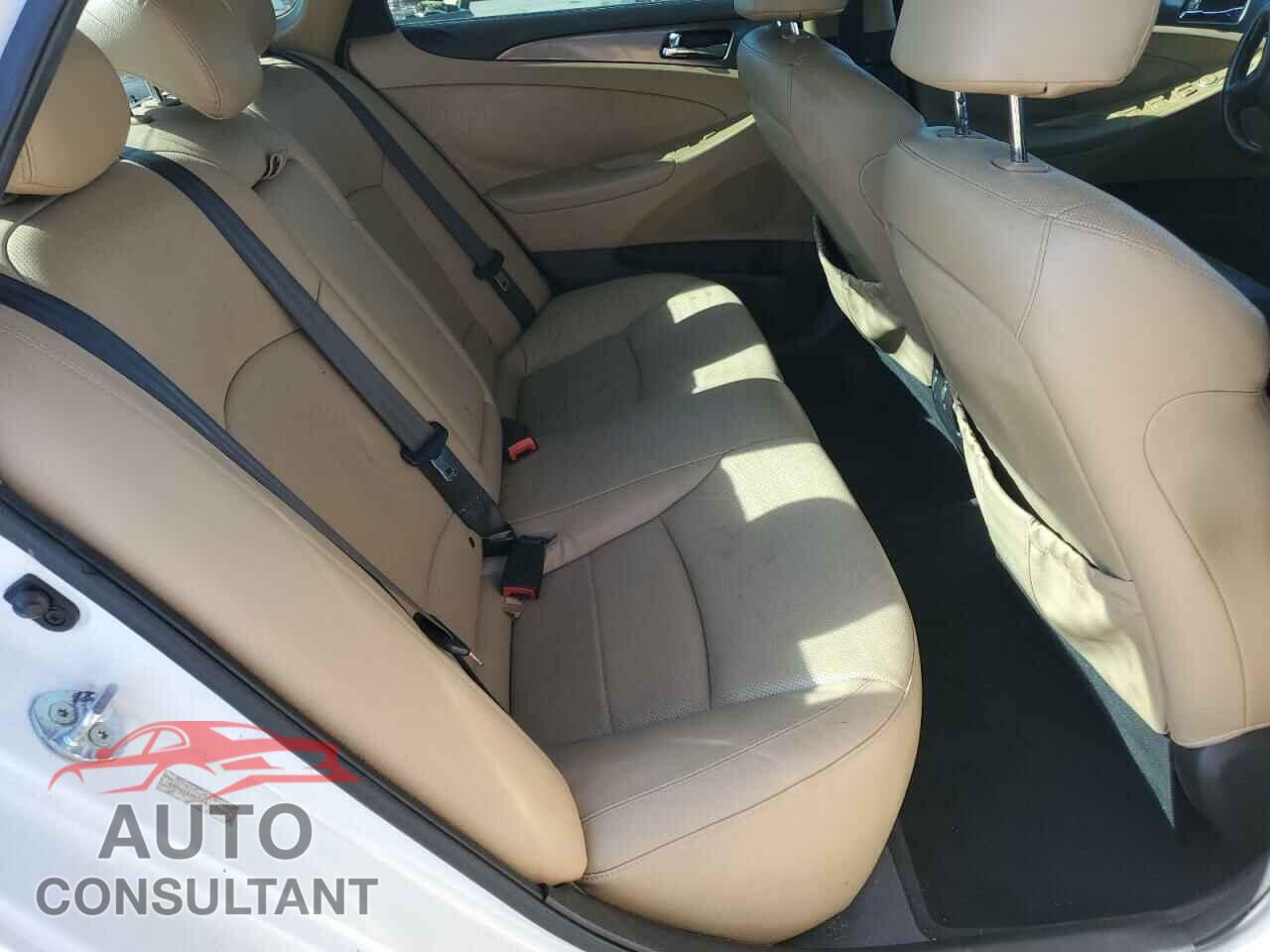 HYUNDAI SONATA 2011 - KMHEC4A47BA018462