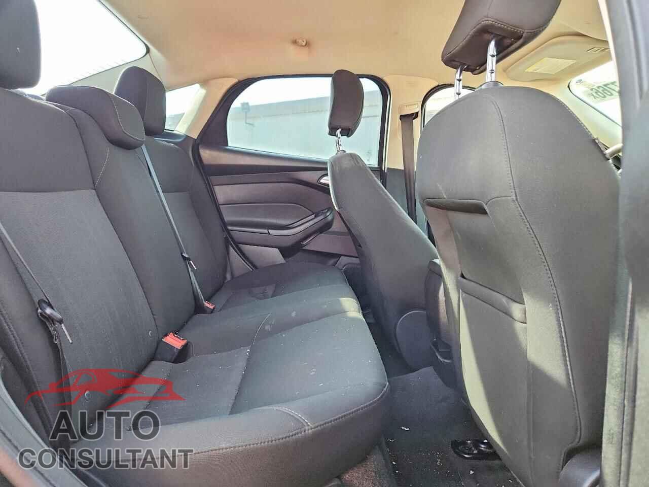 FORD FOCUS 2015 - 1FADP3F29FL288167
