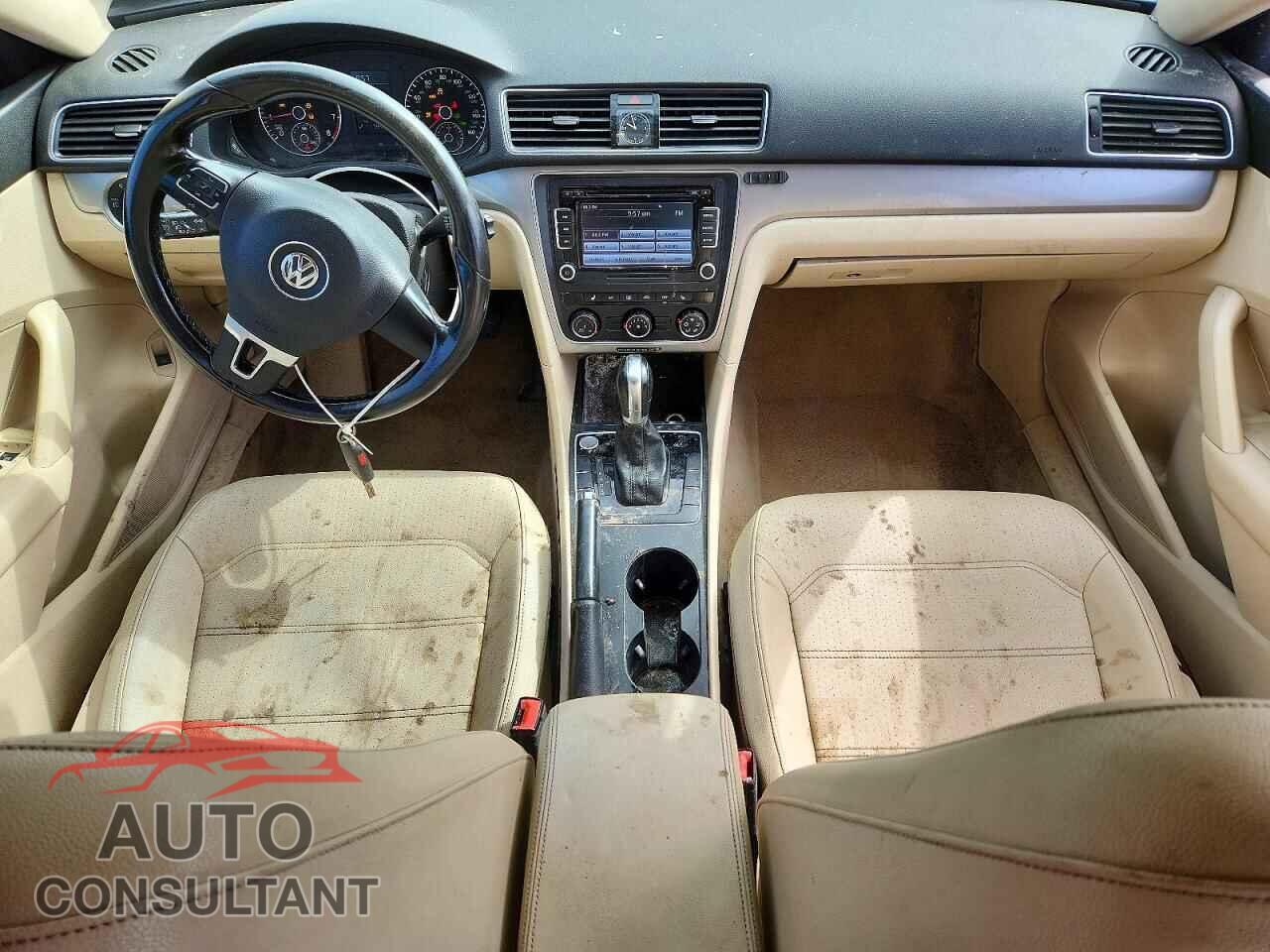 VOLKSWAGEN PASSAT 2015 - 1VWAT7A37FC108049