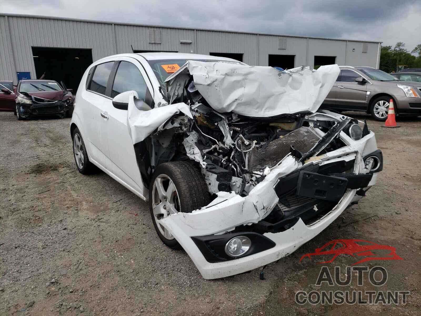 CHEVROLET SONIC 2016 - 1G1JE6SB8G4154748