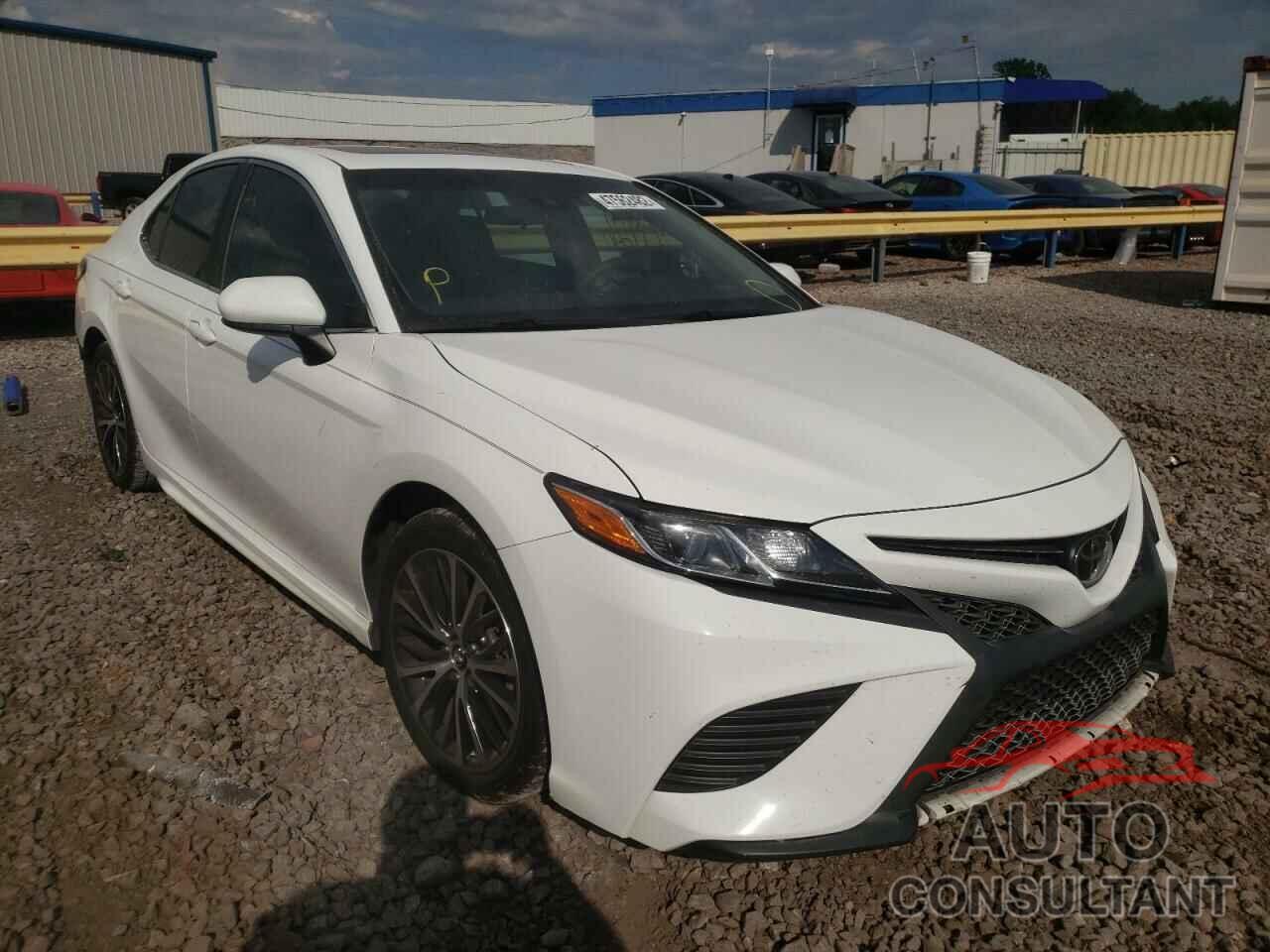 TOYOTA CAMRY 2018 - 4T1B11HK2JU671919