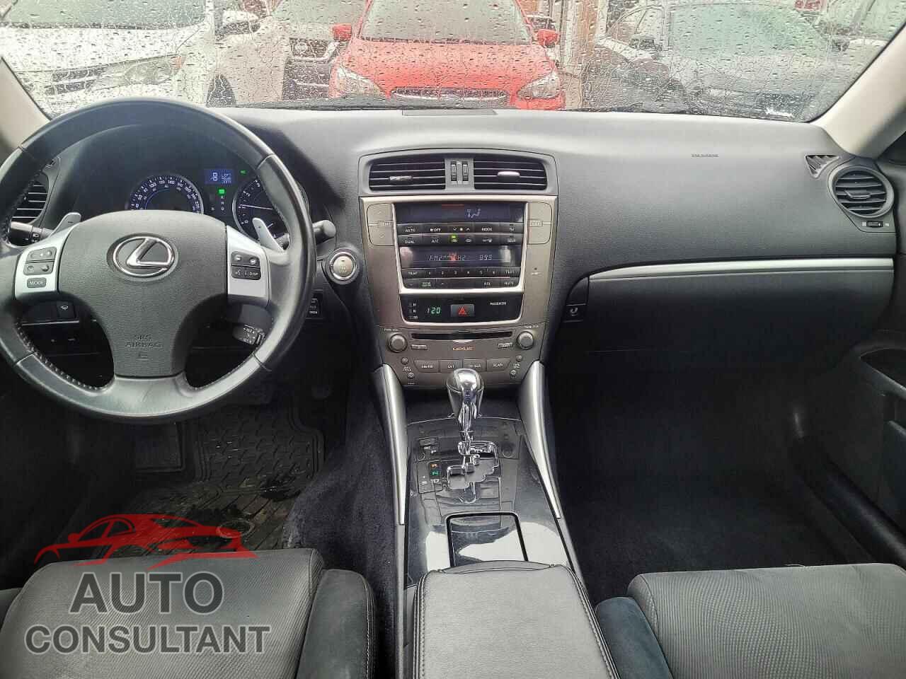 LEXUS IS 2011 - JTHCF5C20B5045868