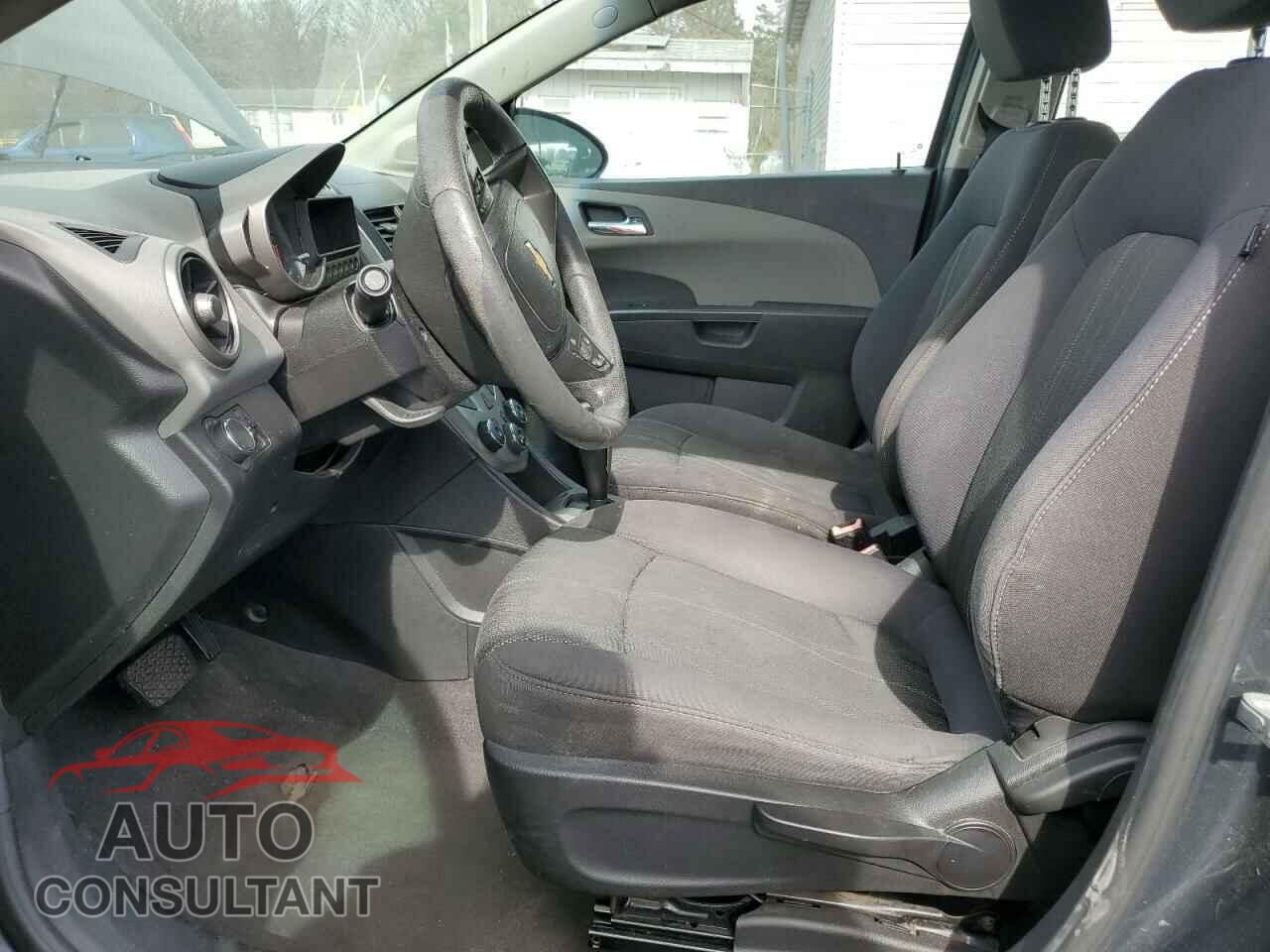 CHEVROLET SONIC 2013 - 1G1JC5SB2D4146897