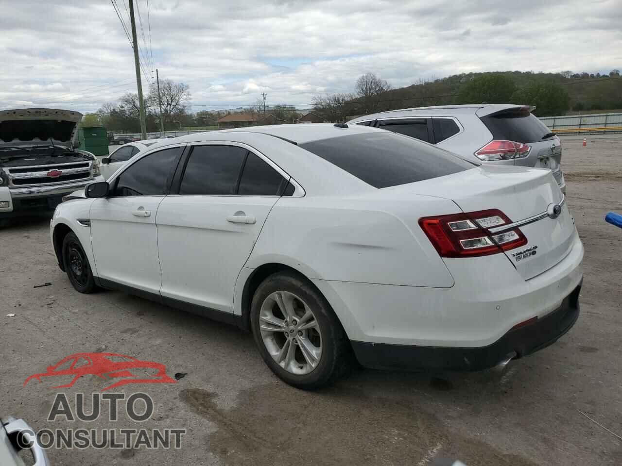 FORD TAURUS 2018 - 1FAHP2E80JG111056