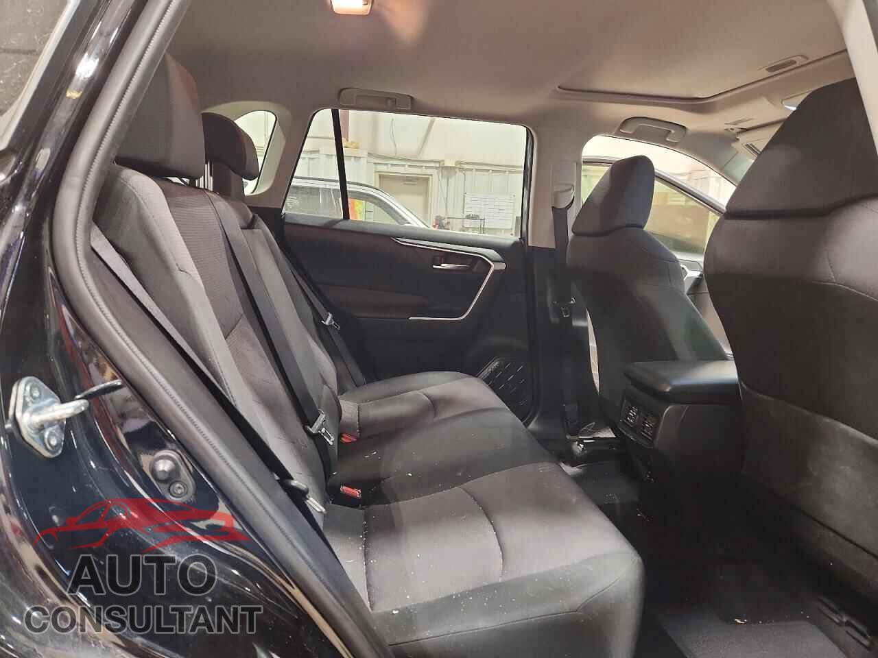 TOYOTA RAV4 2019 - JTMP1RFV2KD020636