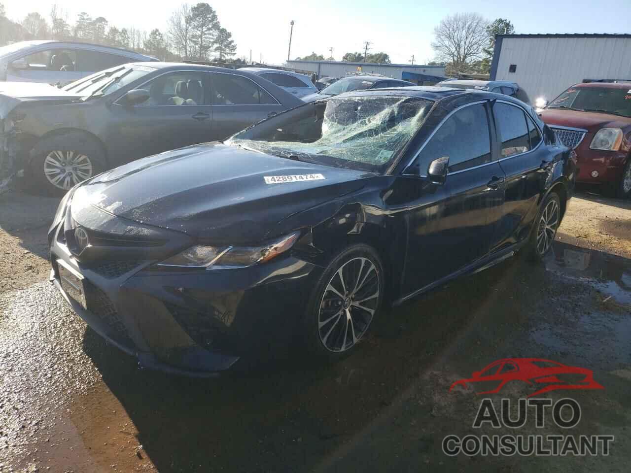 TOYOTA CAMRY 2018 - 4T1B11HK2JU518862