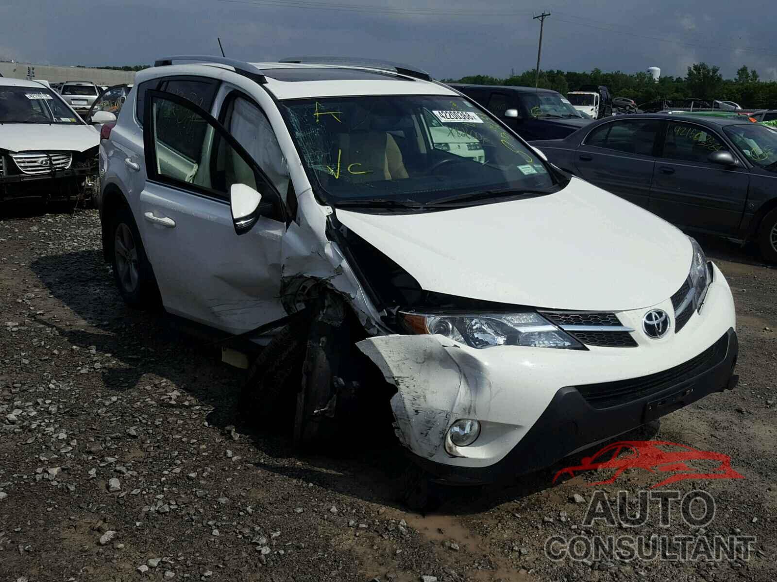 TOYOTA RAV4 XLE 2015 - JTMRFREV7FD099318