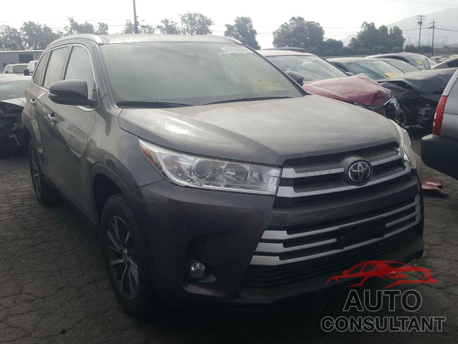 TOYOTA HIGHLANDER 2019 - 5TDKZRFH0KS574565