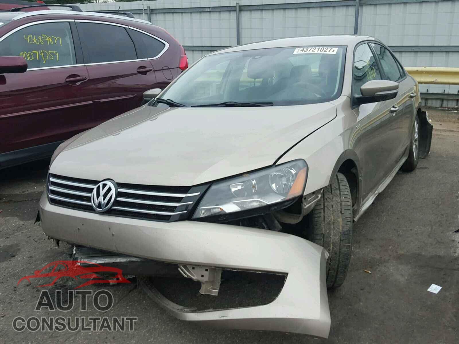 VOLKSWAGEN PASSAT 2015 - 1VWAT7A30FC016636