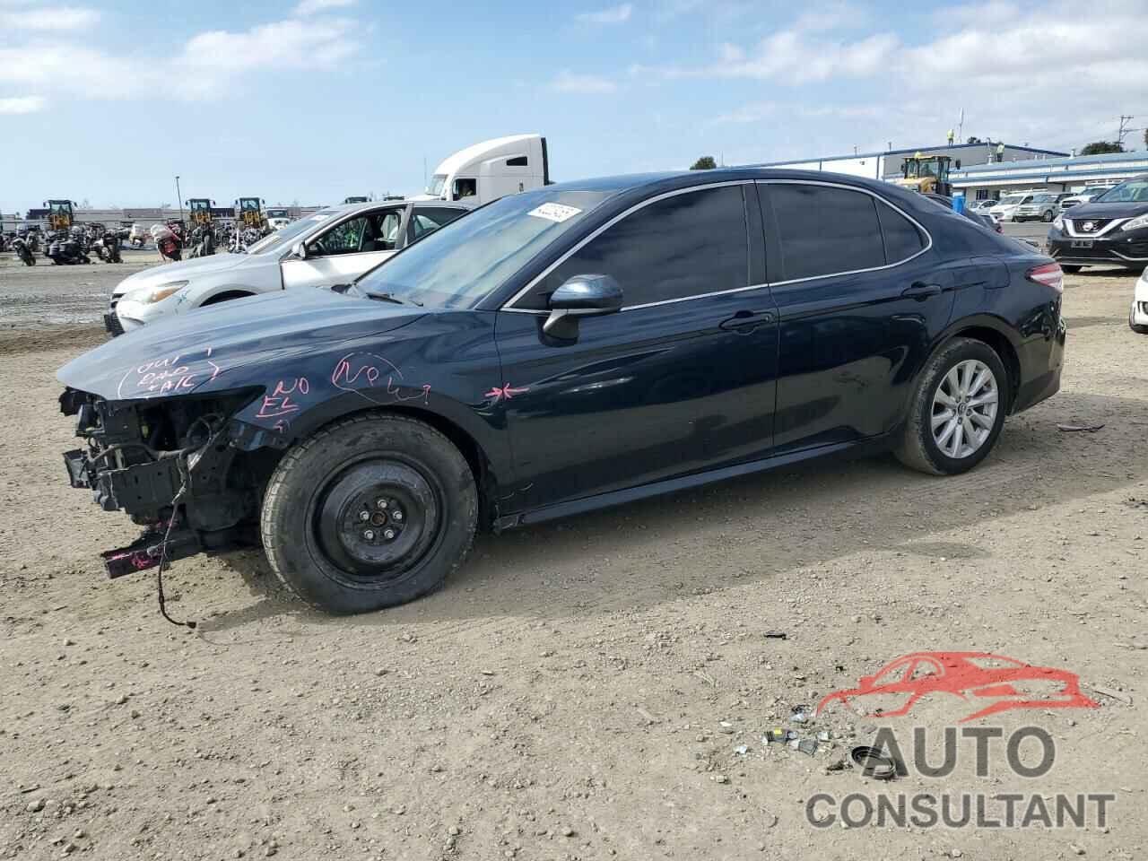 TOYOTA CAMRY 2018 - 4T1B11HK1JU663410