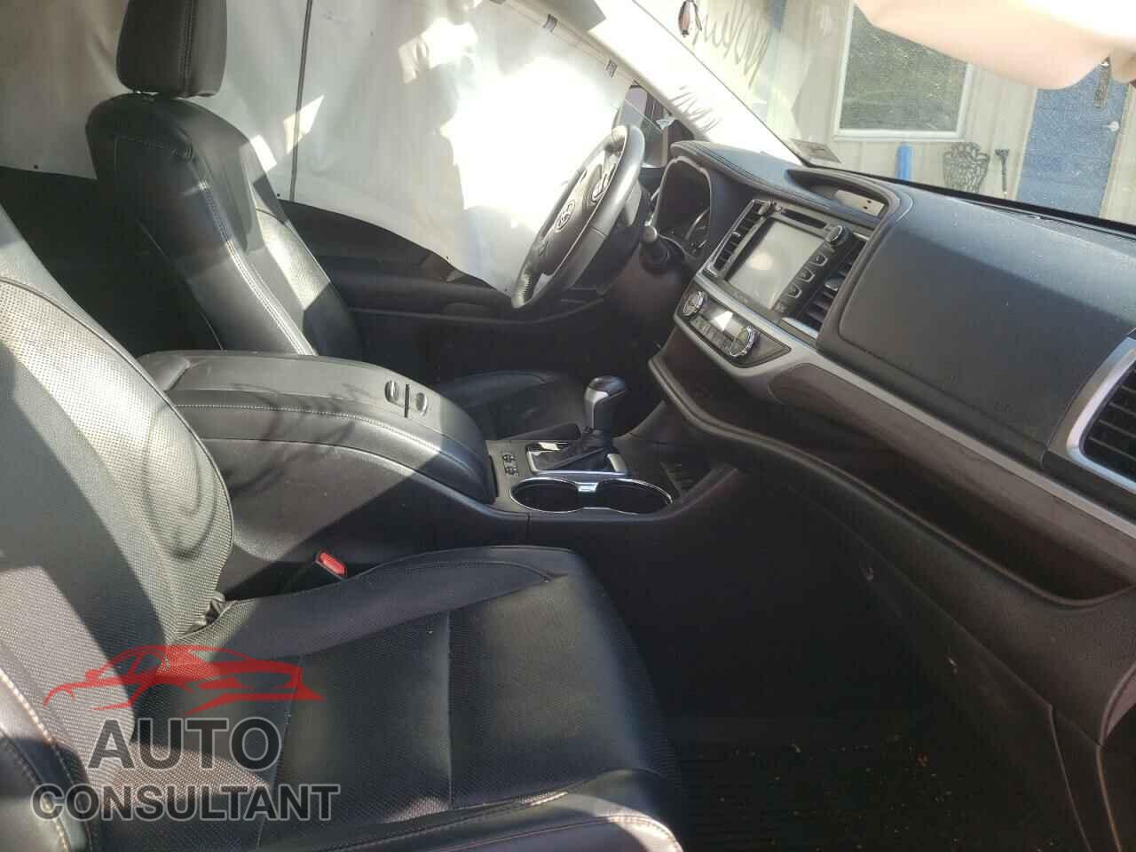TOYOTA HIGHLANDER 2018 - 5TDDGRFH0JS039331