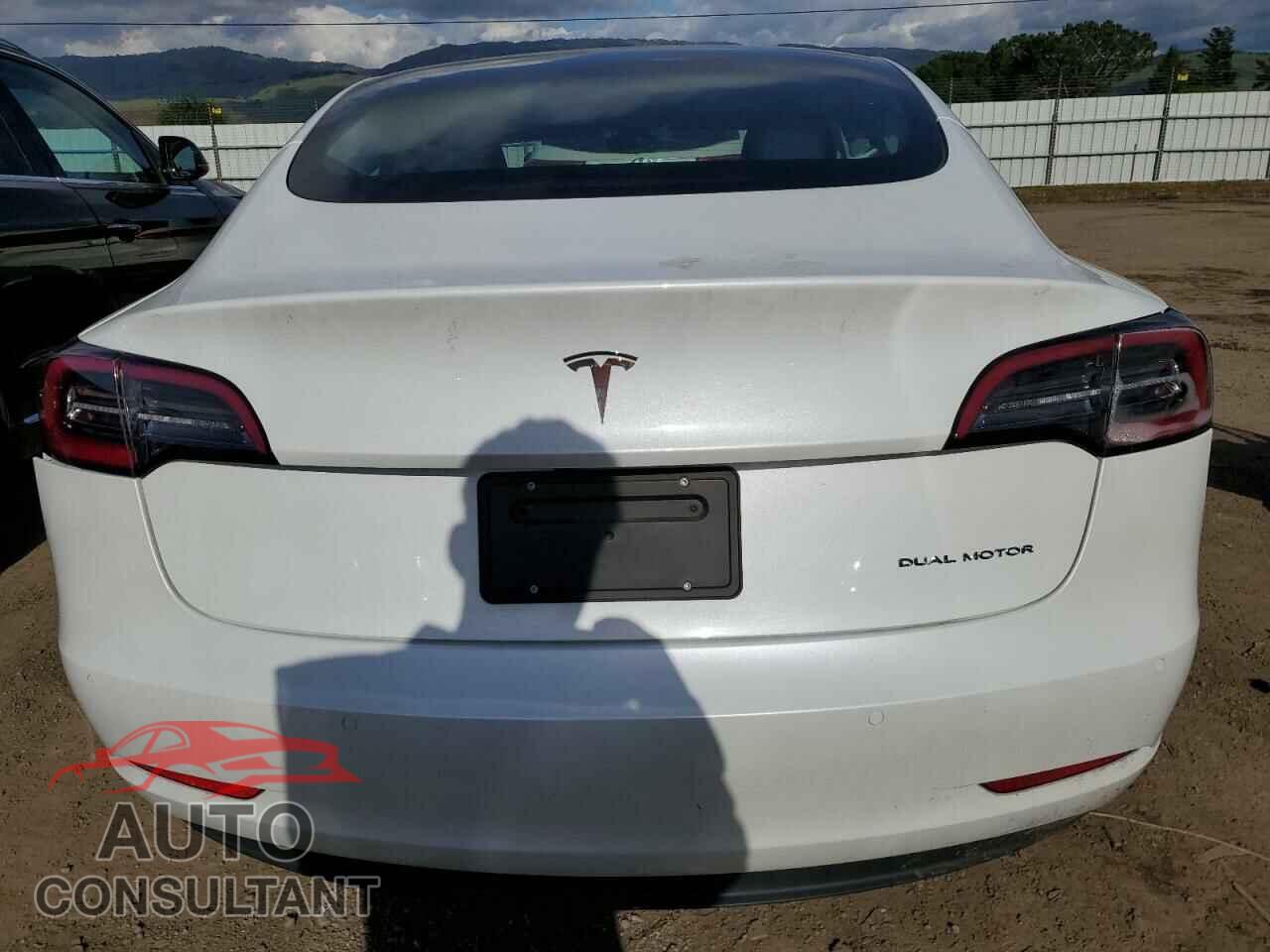 TESLA MODEL 3 2022 - 5YJ3E1EB7NF158889