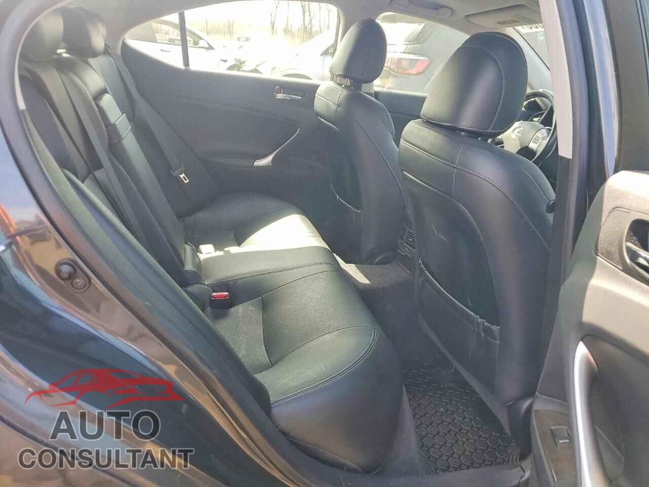 LEXUS IS 2011 - JTHCF5C28B5047352