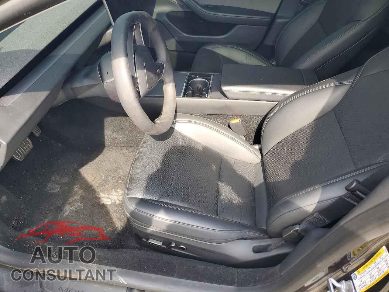 TESLA MODEL 3 2025 - 5YJ3E1EA0SF070575