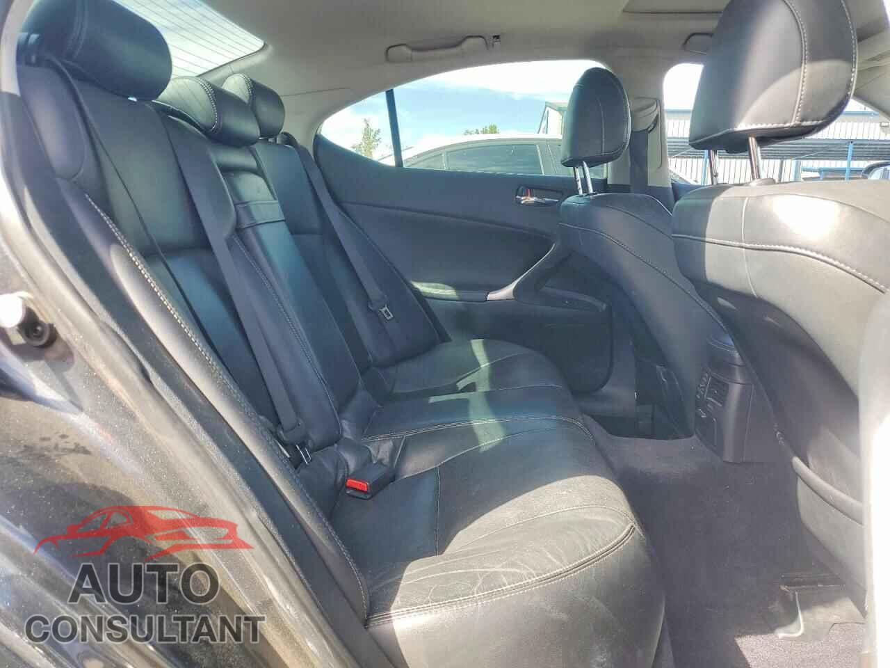 LEXUS IS 2011 - JTHBF5C25B5137067