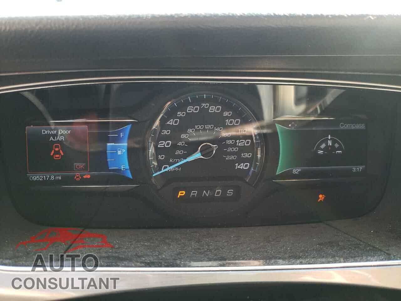 FORD TAURUS 2017 - 1FAHP2E87HG125143