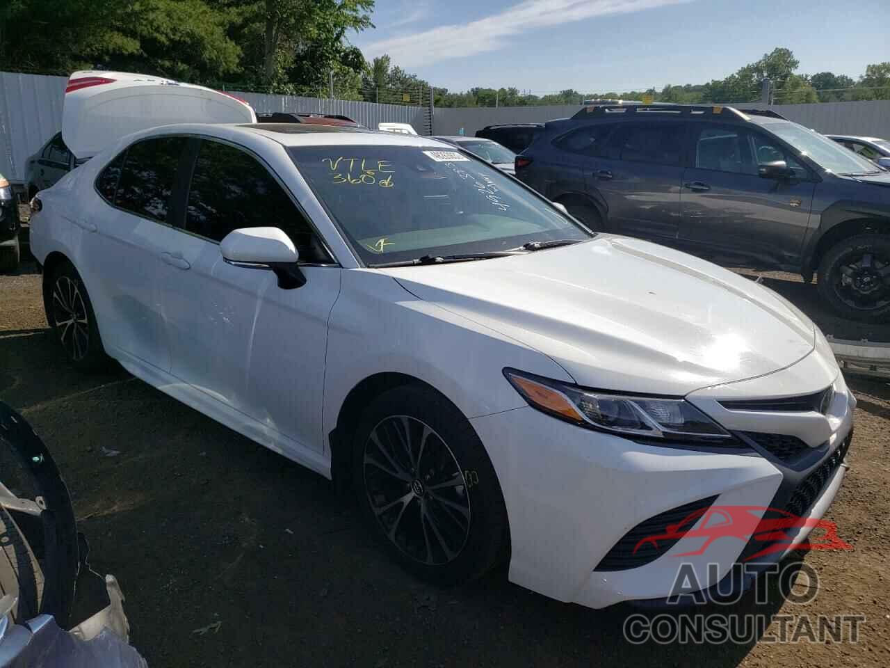 TOYOTA CAMRY 2018 - 4T1B11HK2JU098133