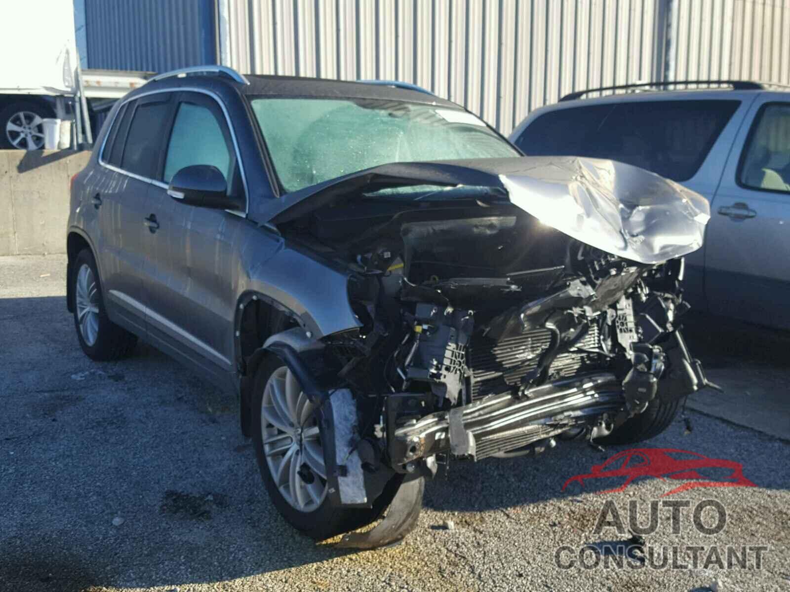 VOLKSWAGEN TIGUAN S 2015 - WVGBV7AX8FW606341