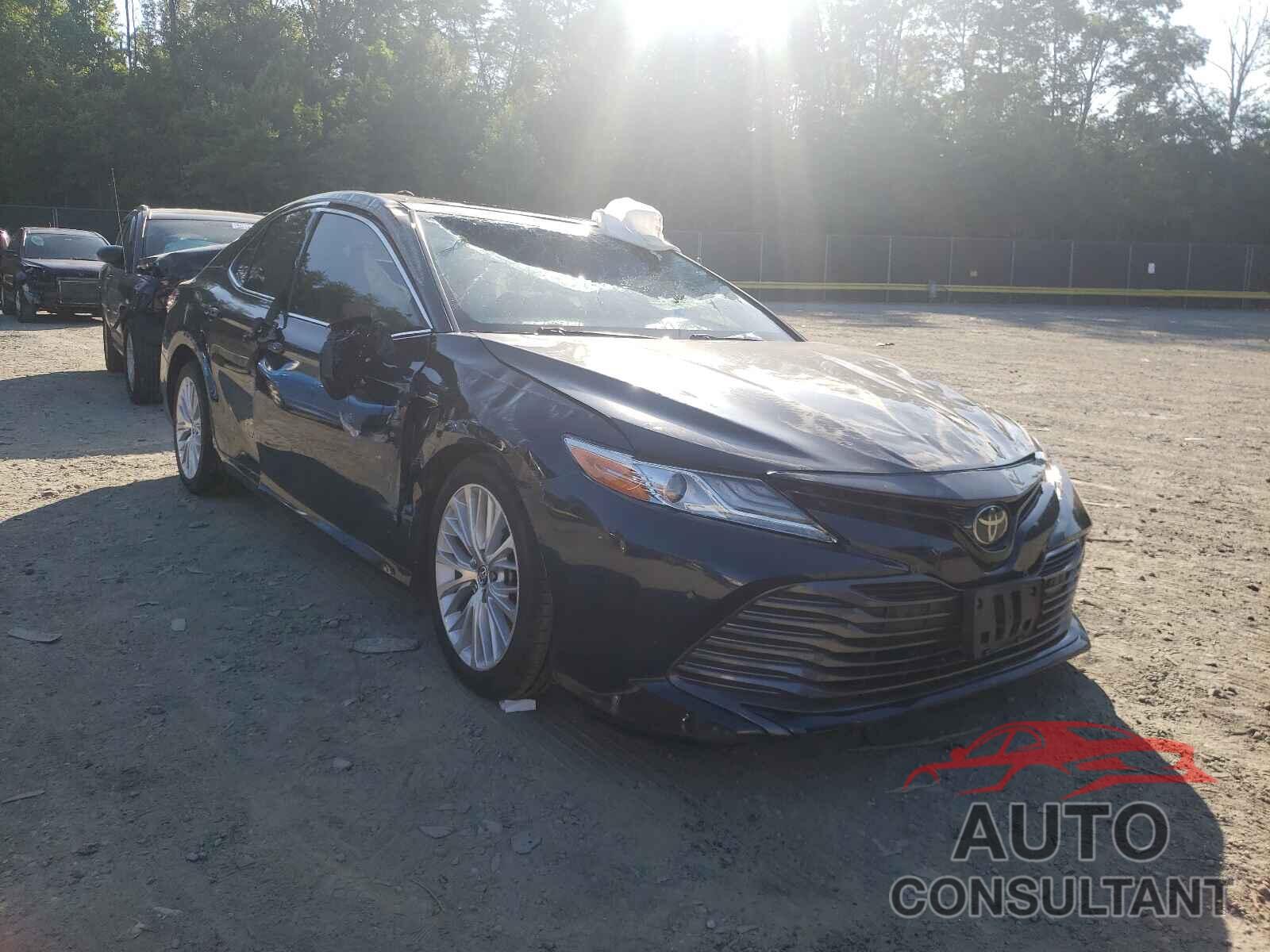 TOYOTA CAMRY 2018 - 4T1B11HK8JU523340