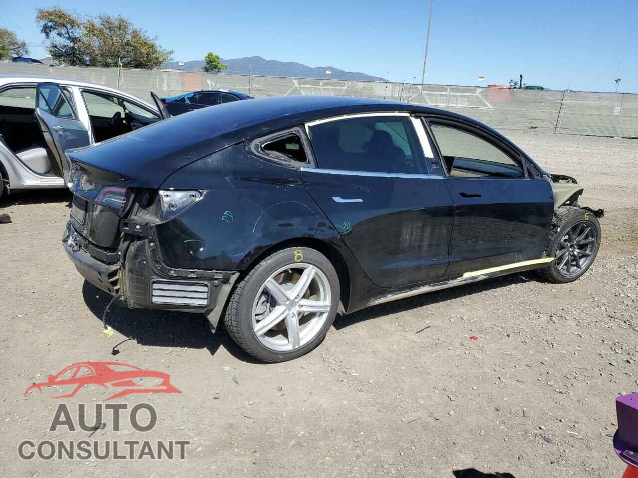TESLA MODEL 3 2019 - 5YJ3E1EA5KF305679