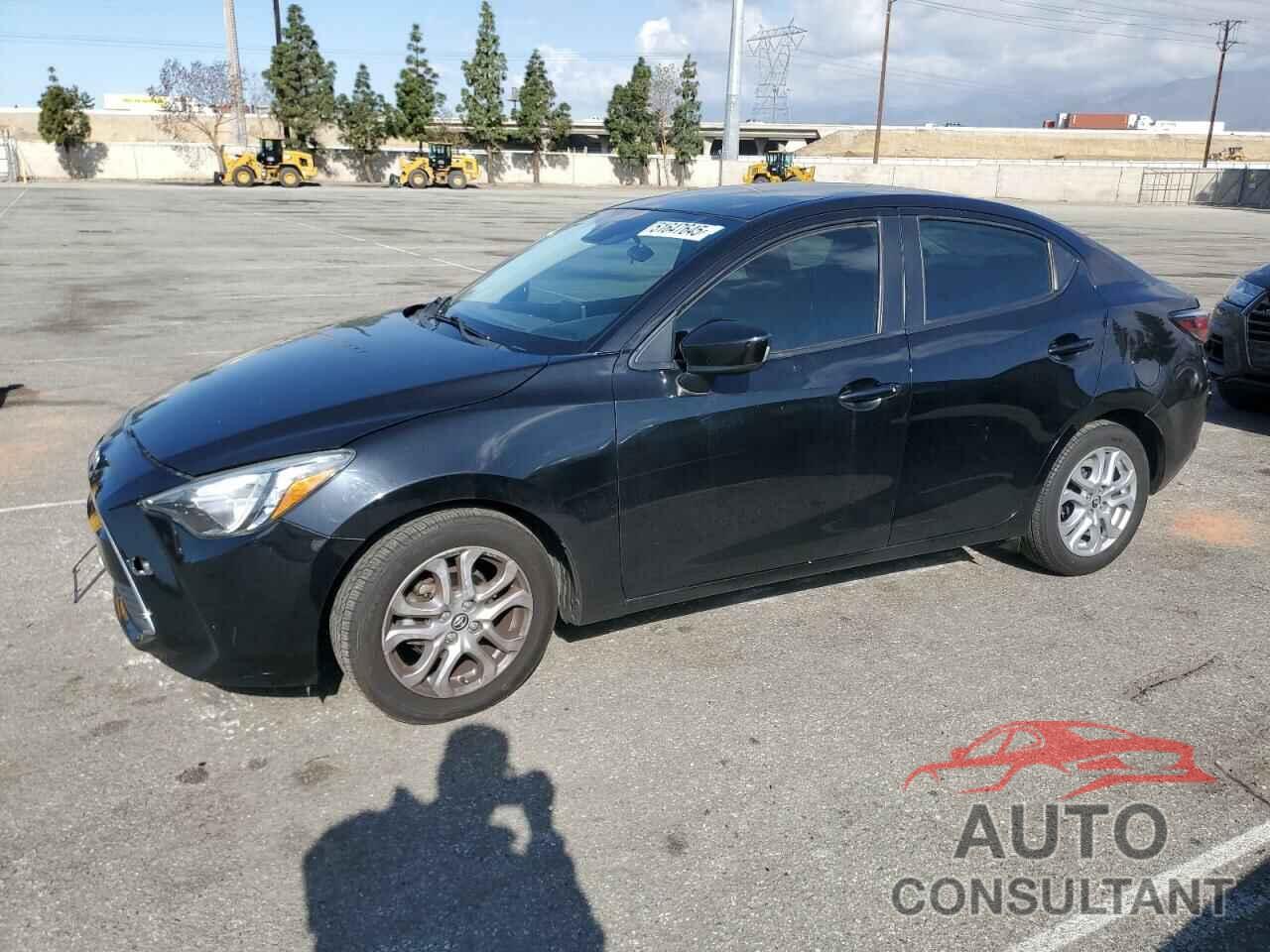 TOYOTA YARIS 2017 - 3MYDLBYV2HY184008