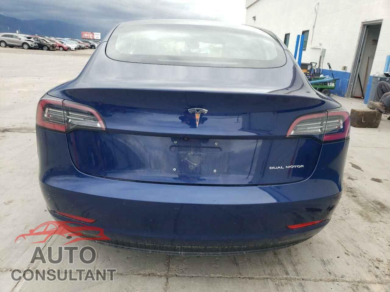 TESLA MODEL 3 2018 - 5YJ3E1EB9JF064720