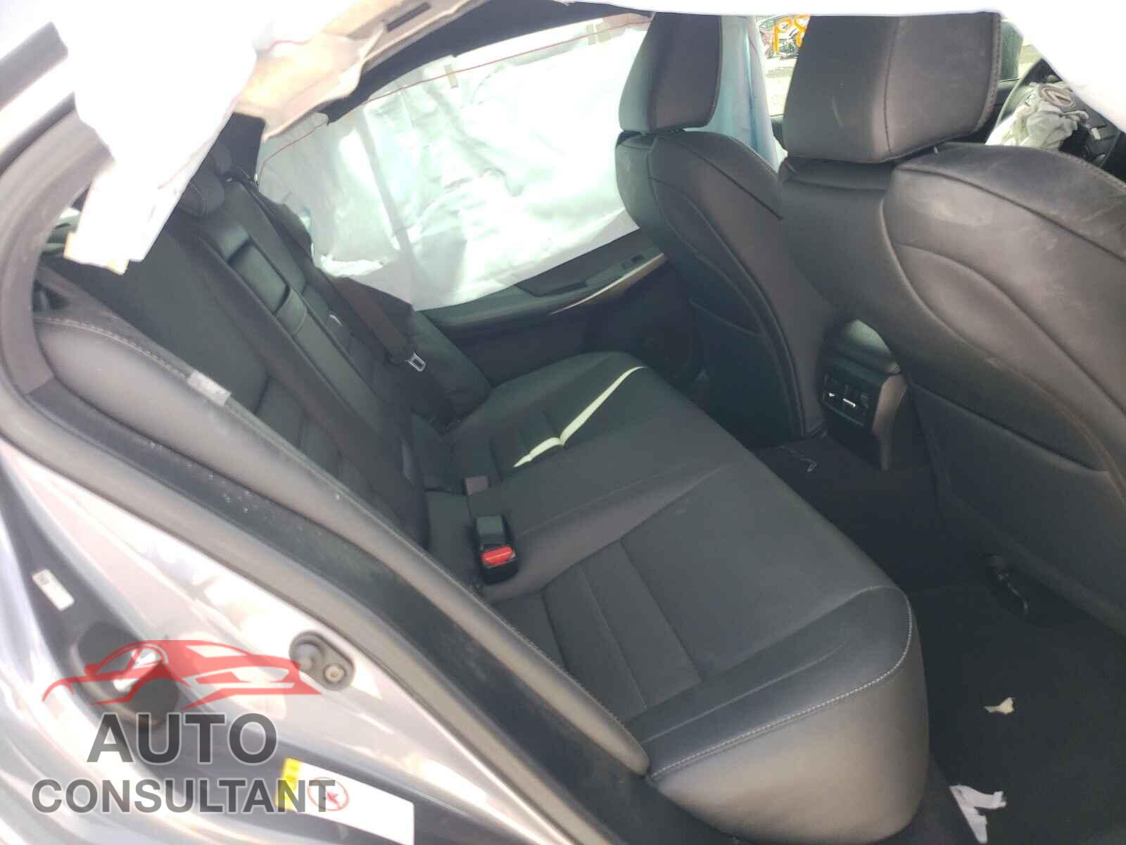LEXUS IS 2018 - JTHBA1D25J5075996