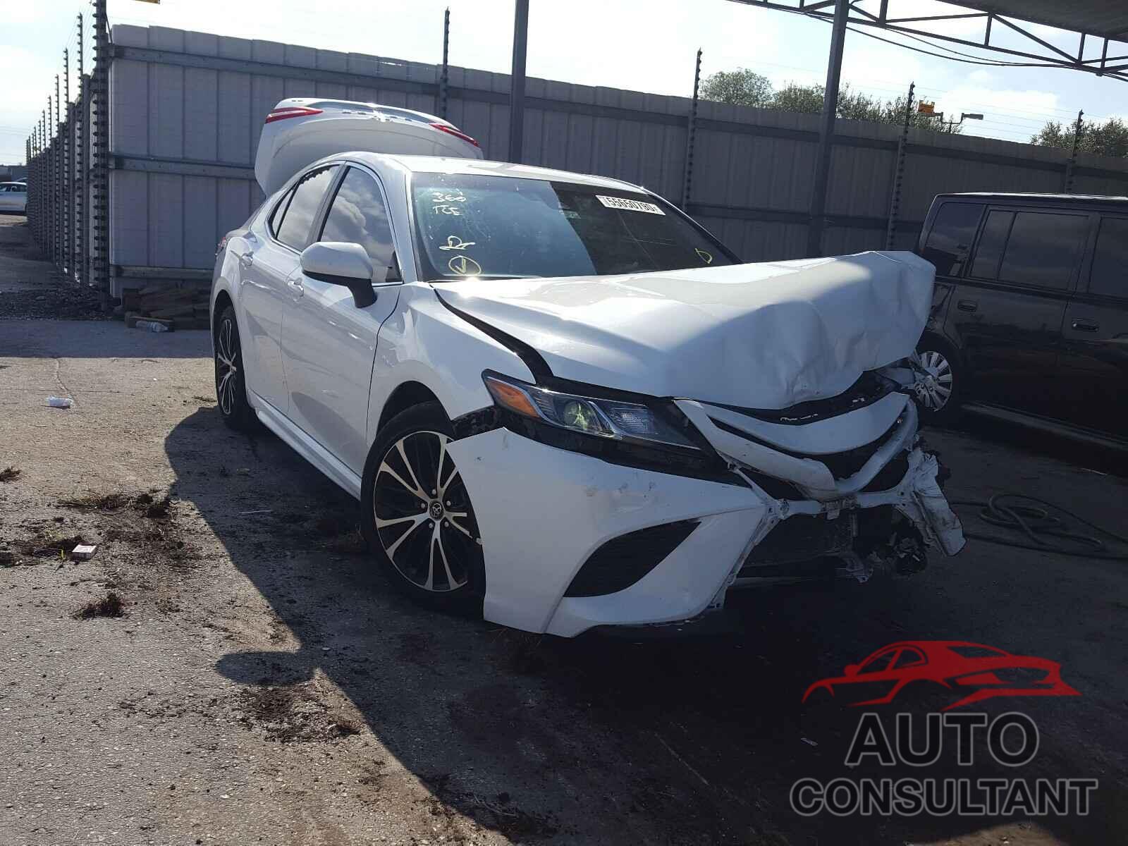 TOYOTA CAMRY 2018 - 4T1B11HK8JU673948