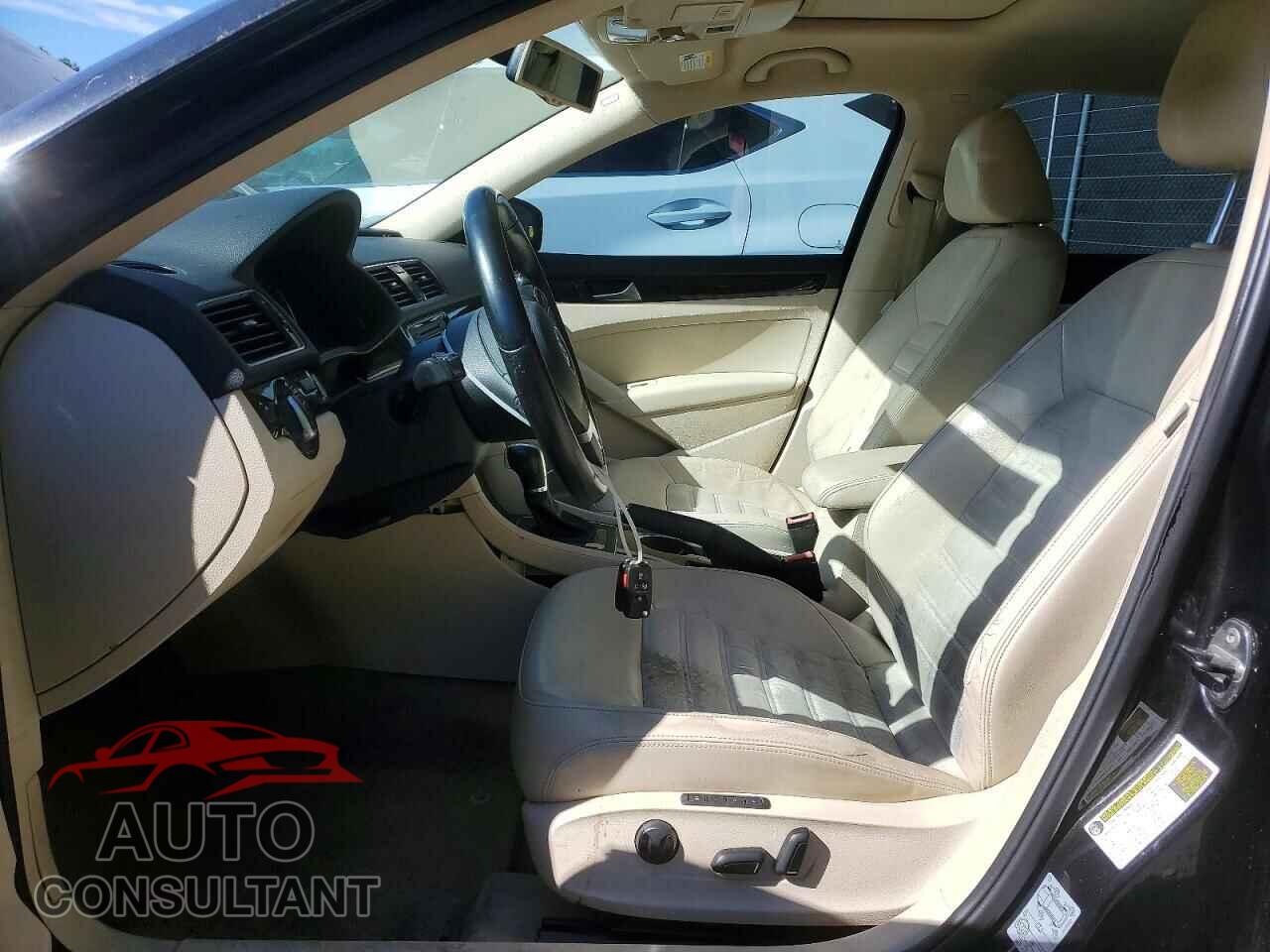 VOLKSWAGEN PASSAT 2014 - 1VWCN7A33EC077948
