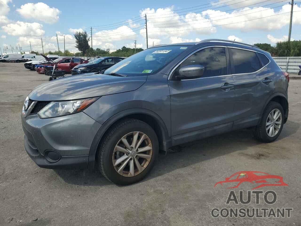 NISSAN ROGUE 2017 - JN1BJ1CP3HW020100