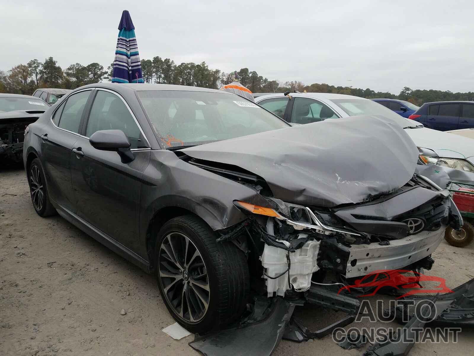 TOYOTA CAMRY 2018 - 4T1B11HK8JU508790