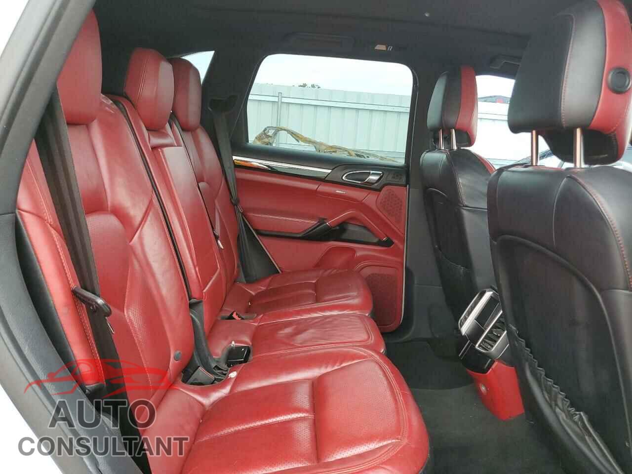 PORSCHE CAYENNE 2016 - WP1AA2A27GKA12074