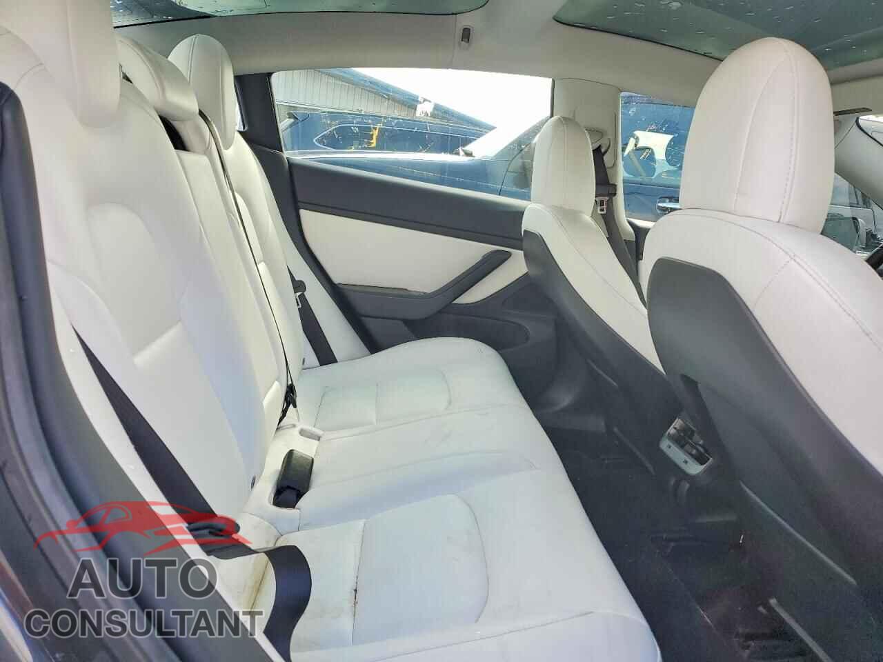 TESLA MODEL 3 2019 - 5YJ3E1EA5KF301857