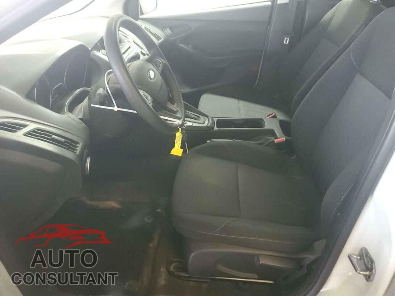 FORD FOCUS 2017 - 1FADP3E23HL209273